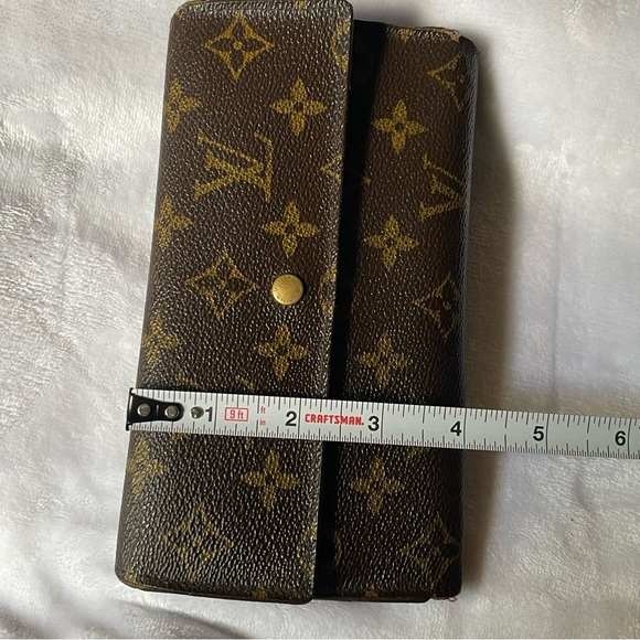Authentic LV Sarah wallet - Picture 4 of 15